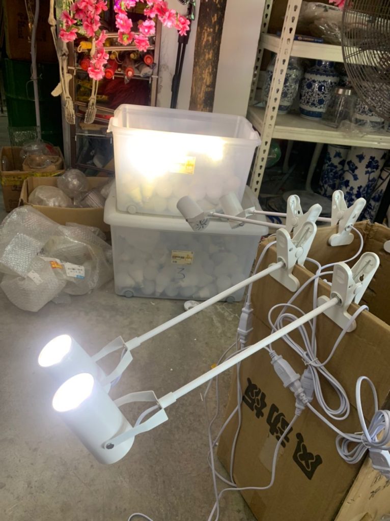 Exhibition / clipped spotlight [rental] – Your DIY Project Rental