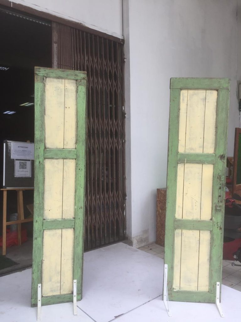 Backdrop pintu lama  antik rental Your DIY Project 