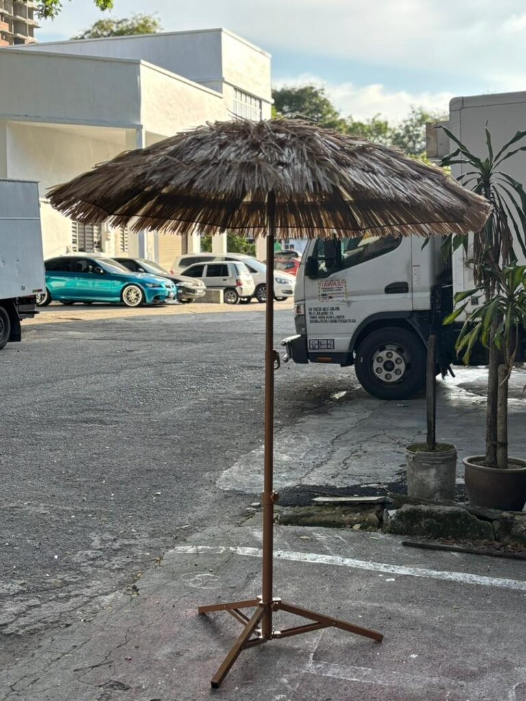 Straw beach umbrellas [rental] – Your DIY Project Rental