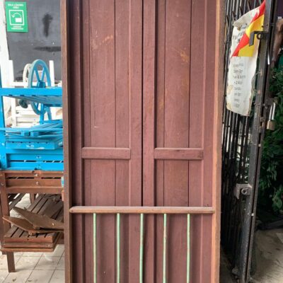 Tingkap kayu kampung berpalang sewa