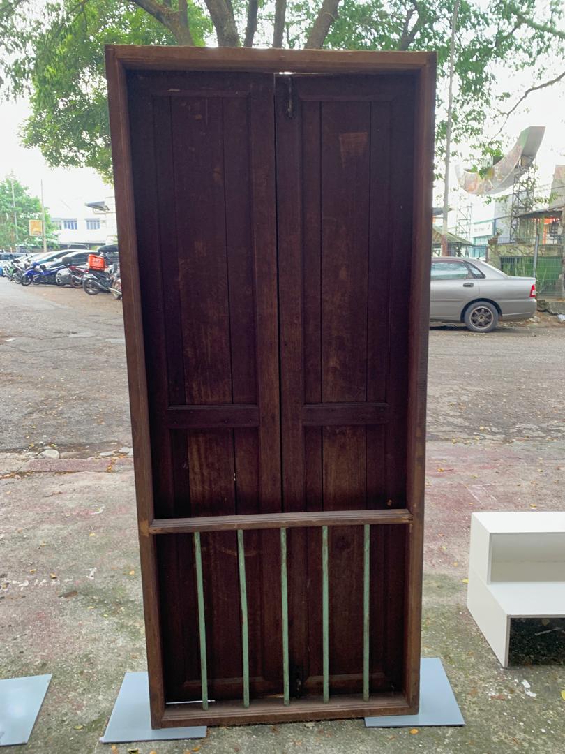 Tingkap kayu kampung berpalang sewa - Image 6