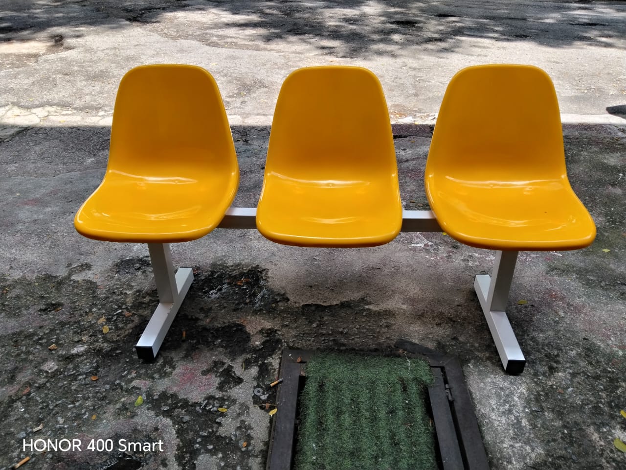 3 SEATER YELLOW LINK CHAIR - Image 2