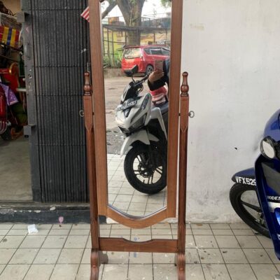 VINTAGE WOOD FRAME MIRROR STANDING SQUARE [RENTAL]